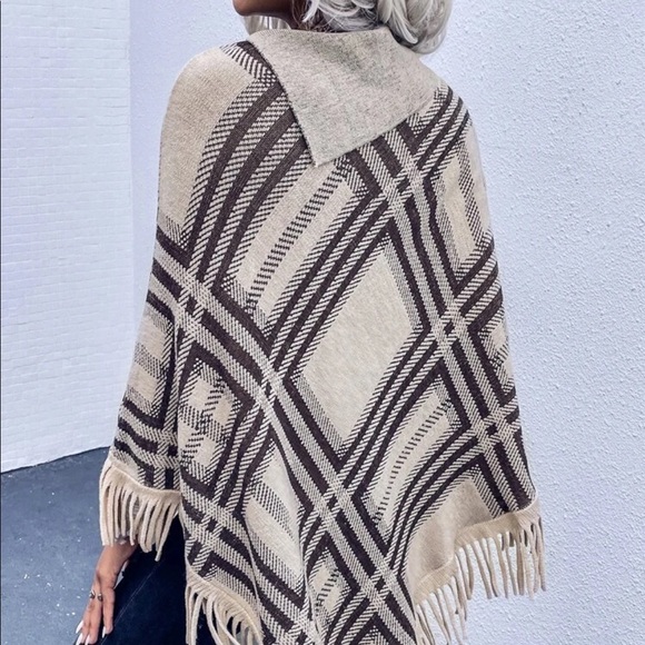 Boho fringe poncho - Picture 2 of 6